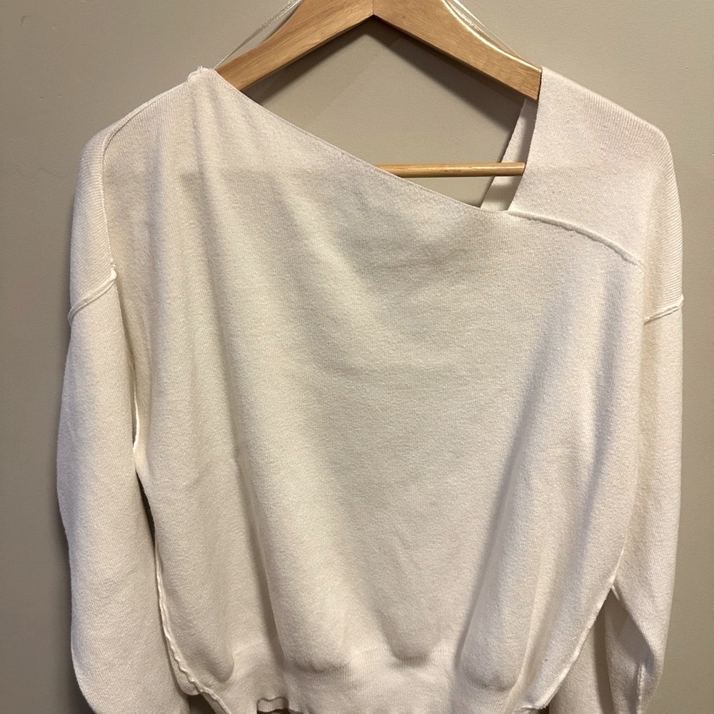 Line and Dot White Sweater